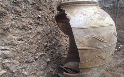 2 خمره باستانی در بدره استان  ایلام کشف شد